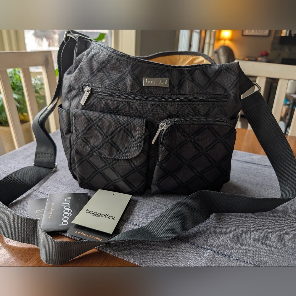 Baggallini Gray & Black Nylon Messenger Crossbody
